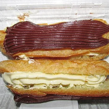 Chocolate Éclair with Custard