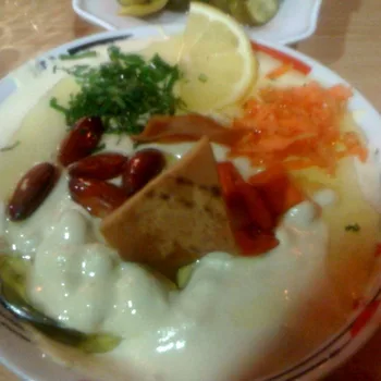 Fatteh met kikkererwten en yoghurt