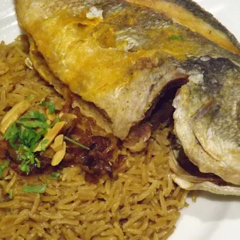 صيادية سمك بالبصل المحمر
