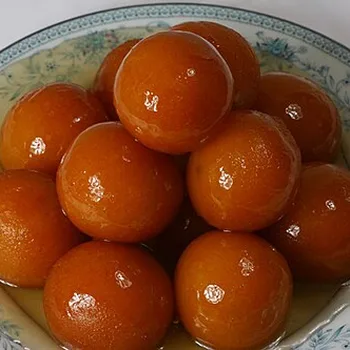 جولاب جامون (كرات حليب مجفف مقلية في قطر الهيل)