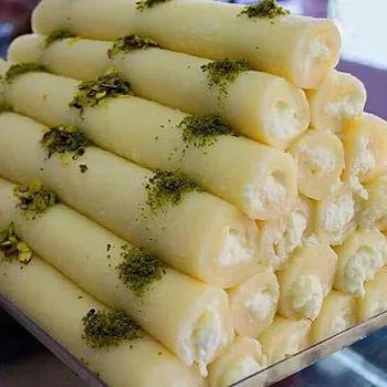 Halawet El Jibn (Sweet Cheese Rolls with Cream)