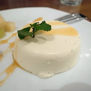 Italian Vanilla Panna Cotta with Berry Coulis