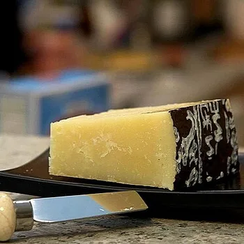 جبنة بيكورينو رومانو الإيطالية (حليب غنم)
