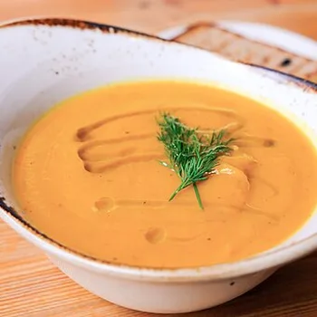 شوربة سالموريخو الأندلسية الكريمية بالثوم